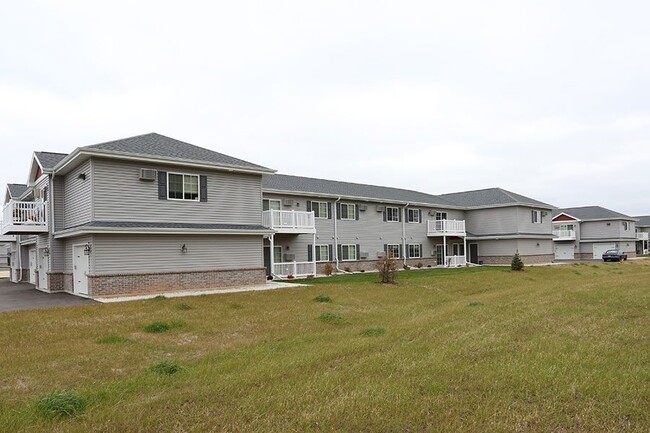 Oregon Place Apartments in Oshkosh, WI - Foto de edificio - Building Photo