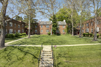 Historic Hillcrest Village Apartments in East Lansing, MI - Building Photo - Building Photo