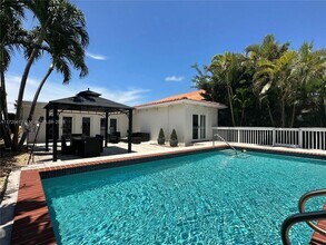 1430 Stillwater Dr in Miami Beach, FL - Foto de edificio - Building Photo