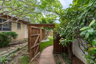 13424 Spring Grove Ave in Dallas, TX - Building Photo - Building Photo