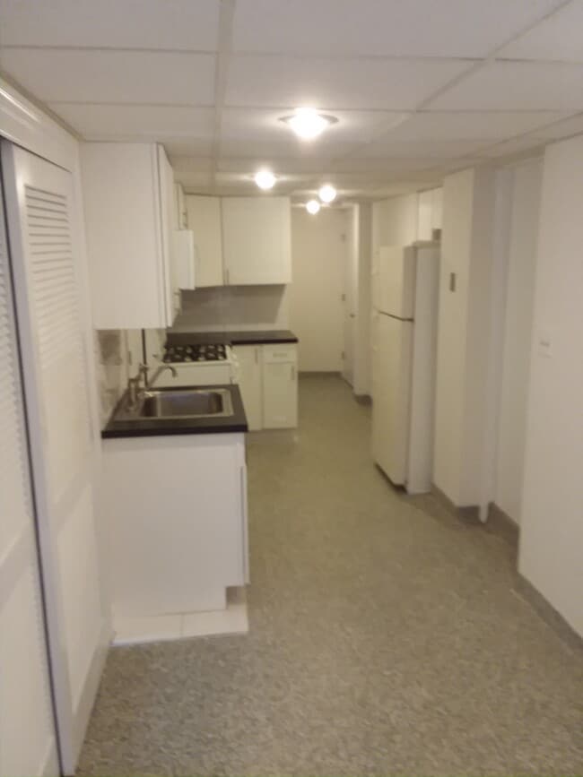 822 Kingsland Ln, Unit 1 in Fort Lee, NJ - Foto de edificio - Building Photo