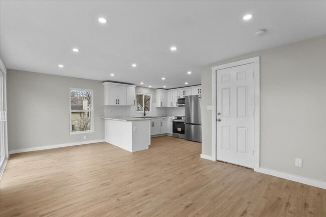 property at 8 Teatown Ct