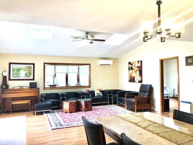 7 7th St in Hicksville, NY - Building Photo - Building Photo