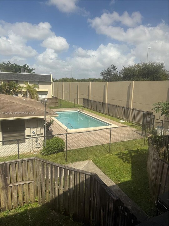 2234 NW 52nd Ave in Lauderhill, FL - Foto de edificio