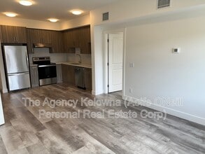 320 Mills Rd in Kelowna, BC - Building Photo - Building Photo