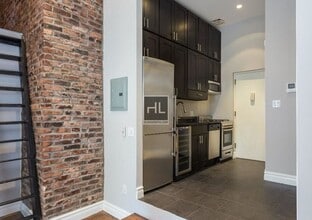 West 14th Street in New York, NY - Foto de edificio - Building Photo