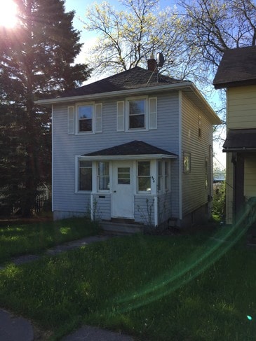 property at 926 E 8th St