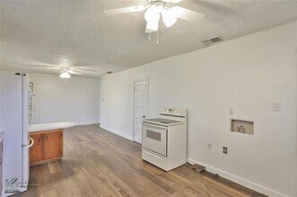 1558 Portland Ave in Abilene, TX - Foto de edificio - Building Photo