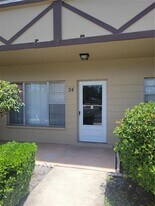 2464 Australia Way E in Clearwater, FL - Building Photo