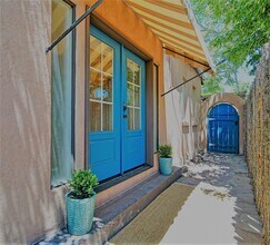 1610 Las Lomas Rd NE in Albuquerque, NM - Building Photo - Building Photo