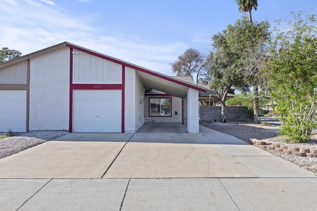 7055 Sylvan Oak Dr in Las Vegas, NV - Building Photo - Building Photo