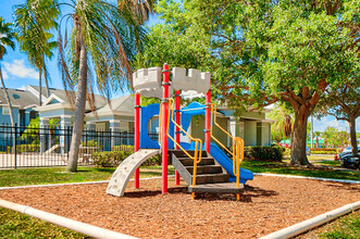 Sands at St Lucie in Fort Pierce, FL - Foto de edificio - Building Photo