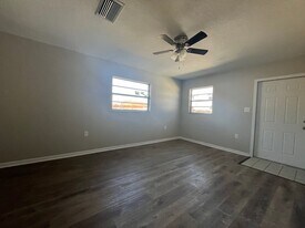 1712 W House St in Plant City, FL - Building Photo