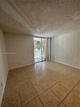 4055 W McNab Rd, Unit 201 in Pompano Beach, FL - Foto de edificio - Building Photo