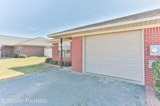 16140 Rolling Meadows Dr in Lindale, TX - Foto de edificio - Building Photo