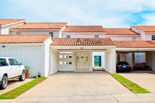 1800 Country Club Dr in Laredo, TX - Building Photo