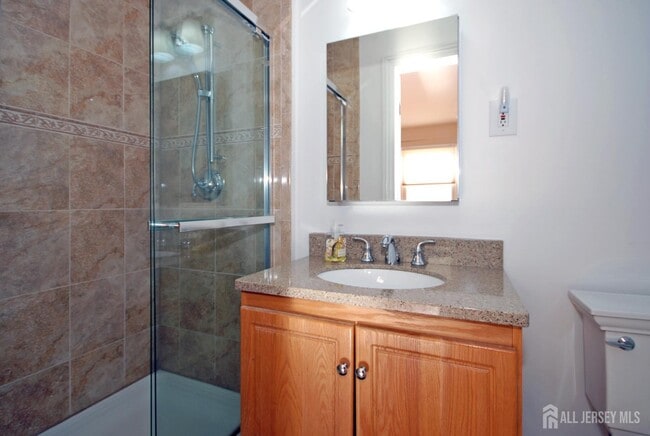 7 Gardenia Ct in Sayreville, NJ - Building Photo - Building Photo