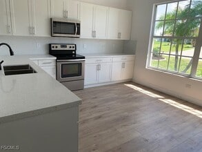 3026 SW 24th Ave in Cape Coral, FL - Foto de edificio - Building Photo