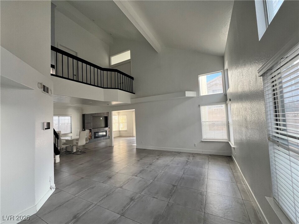 9229 Magic Flower Ave in Las Vegas, NV - Building Photo