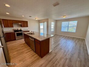 9121 Western Way in Jacksonville, FL - Building Photo - Building Photo