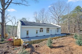 1291 Crumbley Rd in Mcdonough, GA - Foto de edificio - Building Photo