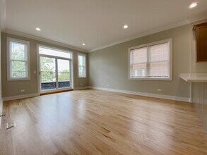 5667 W Higgins Ave in Chicago, IL - Building Photo - Building Photo