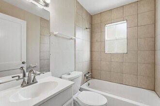 729 13th Ave N in Texas City, TX - Building Photo - Building Photo