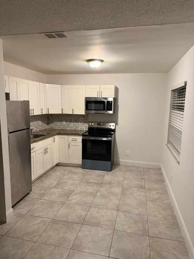 853 SW 9th Ct, Unit #1