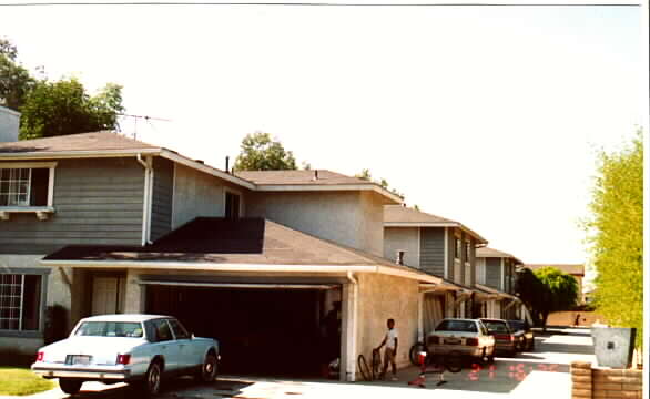 8619-8627 Cedar St in Bellflower, CA - Building Photo