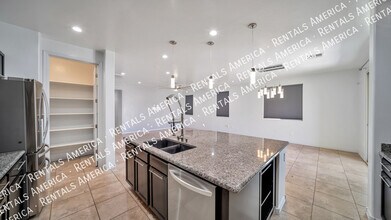 319 E Desert Haven Pl in Vail, AZ - Foto de edificio - Building Photo