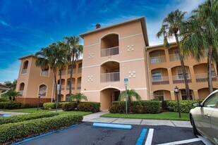 150 L Pavia Blvd in Venice, FL - Building Photo