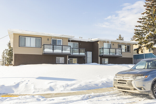 103 Huntington Park NW in Calgary, AB - Building Photo - Building Photo