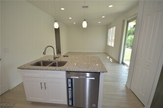 272 Pelton Cir in Port Charlotte, FL - Building Photo - Building Photo