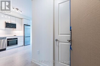 38-3538 Annie Craig Dr in Toronto, ON - Building Photo - Building Photo