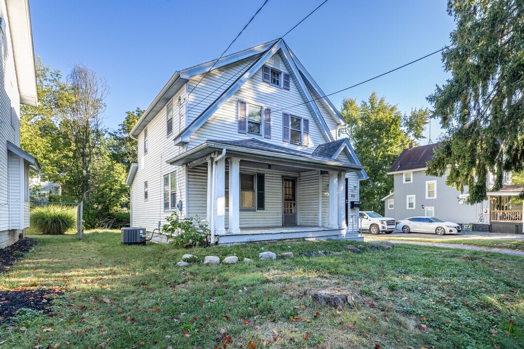 849 Glenn St in Akron, OH - Building Photo