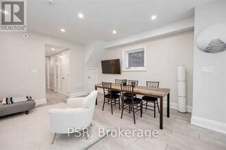 207-207 Perth Ave in Toronto, ON - Building Photo - Building Photo