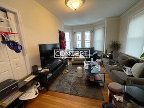 839 Parker St, Unit 3 in Boston, MA - Foto de edificio - Building Photo