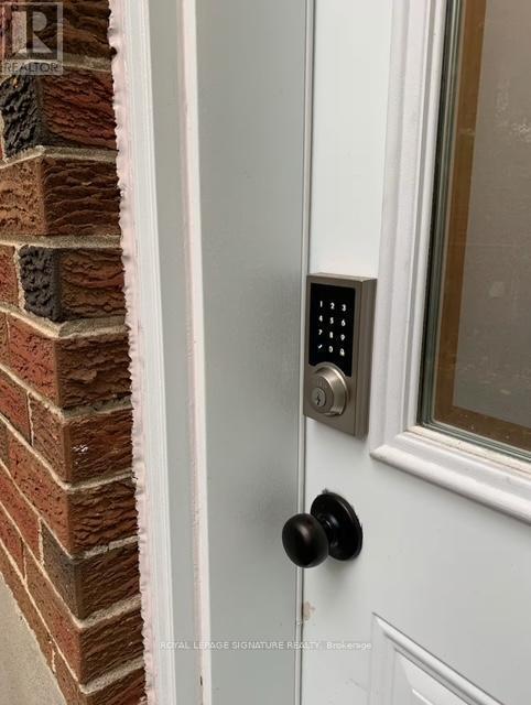 10 Sanford Crescent in Brampton, ON - Building Photo - Building Photo