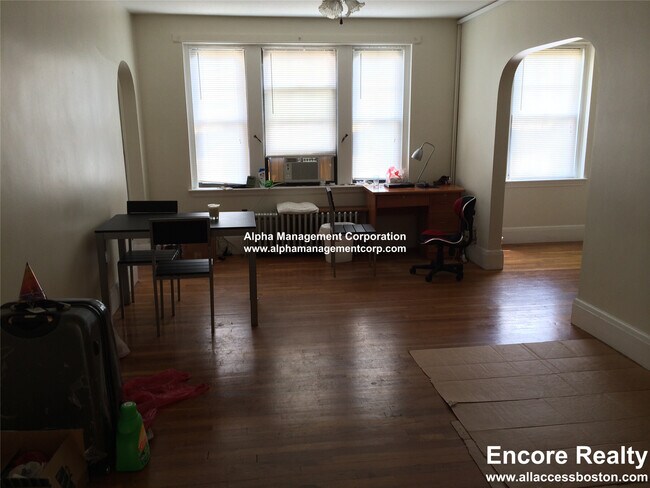 349 Pleasant St in Malden, MA - Building Photo - Building Photo