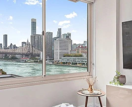 575 Main St in New York, NY - Building Photo - Building Photo