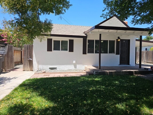 2111 Franklin St in Escalon, CA - Building Photo - Building Photo