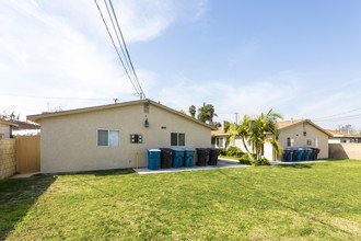 13856 Milton Ave in Westminster, CA - Foto de edificio - Building Photo