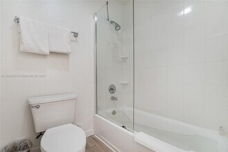 1212 NW 82nd Ave in Miami, FL - Building Photo - Building Photo