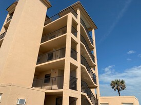 2390 Ocean Shore Blvd in Ormond Beach, FL - Building Photo
