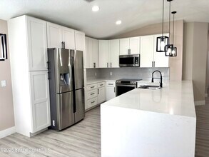 210 Wickham Lakes Dr in Melbourne, FL - Building Photo - Building Photo