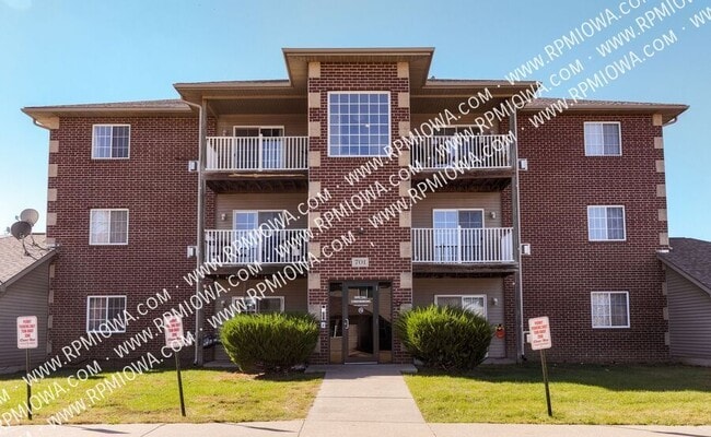 property at 701 SE Dovetail Rd