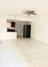 4290 NW 21st Ave in Oakland Park, FL - Building Photo - Building Photo