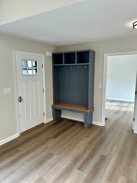 265 Dunstable Rd in Tyngsboro, MA - Foto de edificio - Building Photo