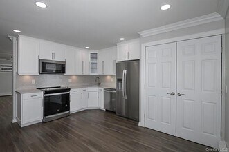 298 Cassa Loop in Holtsville, NY - Building Photo - Building Photo