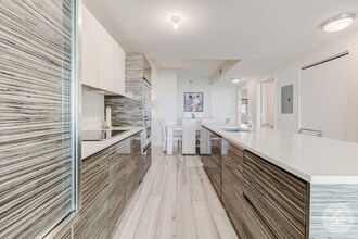 460 NE 28th St in Miami, FL - Foto de edificio - Building Photo